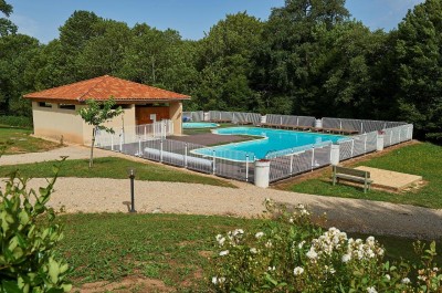 Faciliteiten 4 Le Lac Bleu  vakantiepark Frankrijk luxe  zwembad Dordogne Lot.jpg