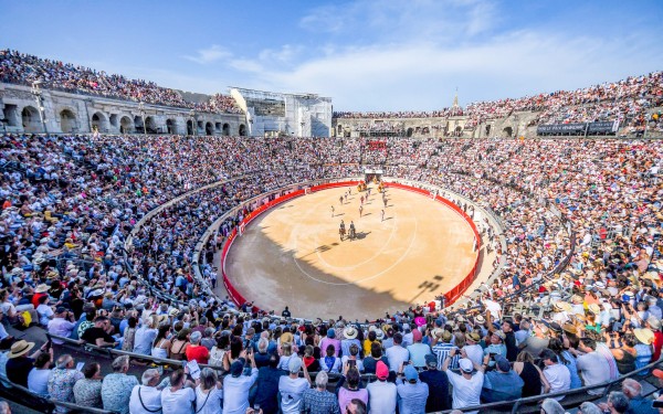 Nimes 28 Frankrijk Gard vakantie Languedoc Provence Middellandse zee arena carree pont.jpg