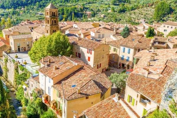 Moustiers Sainte Marie 9a gouden ster Frankrijk Provence vakantie plus beaux village faience.jpg