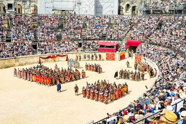 Nimes 25 Frankrijk Gard vakantie Languedoc Provence Middellandse zee arena carree pont.jpg