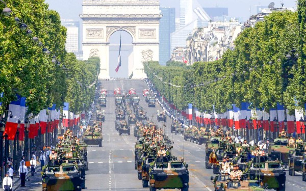 Fete nationale 3 quatorze juillet 14 juli Frankrijk vakantie feest bastide defile vuurwerk.jpg