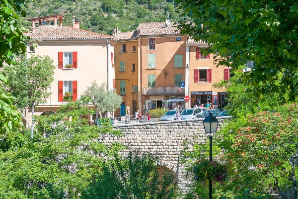 Moustiers Sainte Marie 23 gouden ster Frankrijk Provence vakantie plus beaux village faience.jpg