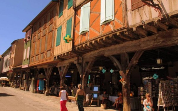 Mirepoix B1 Frankrijk Languedoc vakantiehuis luxe pyreneeen terras katharen franse sfeer cultuur.jpg