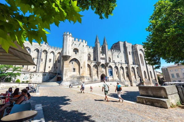 Paleis Avignon 10 paus Frankrijk palais papes vakantie villa middeleeuwen festival.jpg