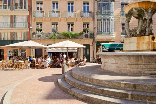 Frankrijk Toulouse 34 Place esquirol vakantie Garonne toerisme luxe villa vakantiehuis.jpg