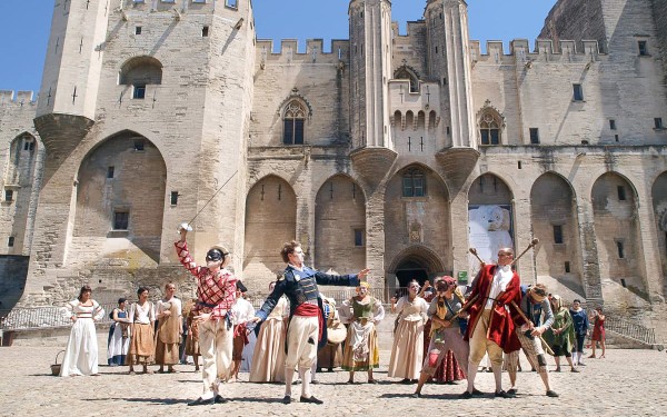 Paleis Avignon 5 paus Frankrijk palais papes vakantie villa middeleeuwen festival.jpg