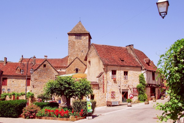 Frankrijk Autoire 9 Dordogne Lot vakantiepark luxe villa plus beaux vilage france bergen.jpg