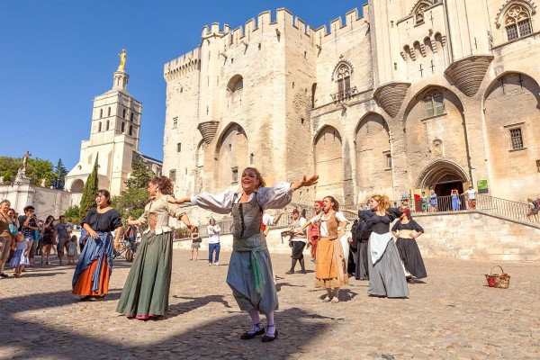 Paleis Avignon 7 paus Frankrijk palais papes vakantie villa middeleeuwen festival.jpg